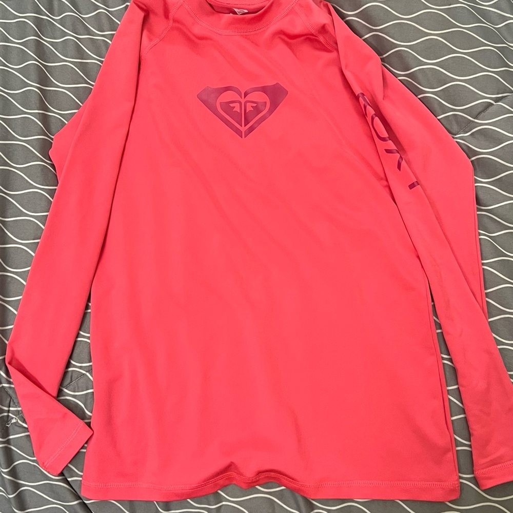 Like new women’s pink Roxy long sleeve rashguard sun shirt